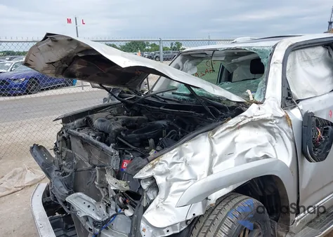 2018 Toyota 4Runner Limited z USA, uszkodzony, nr VIN JTEZU5JR8J5178759